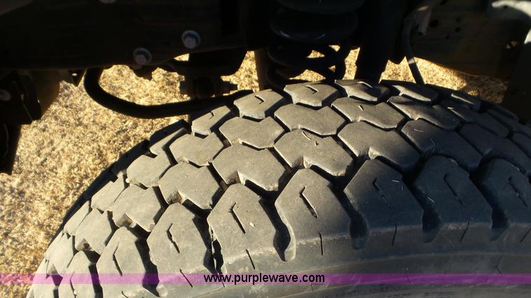 image for item J8294 2006 Ford F450 Super Duty SuperCrew flatbed truck