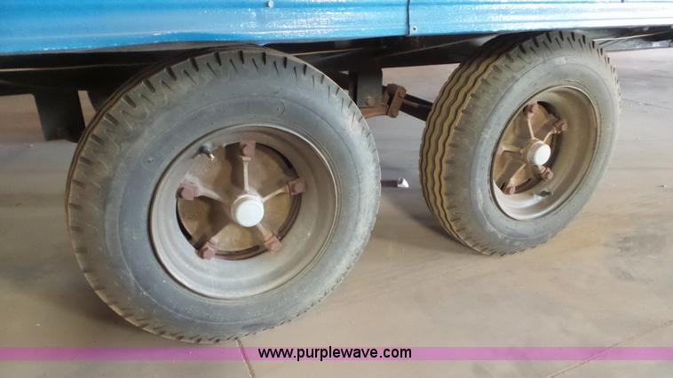 image for item J8295 2000 Office Master trailer