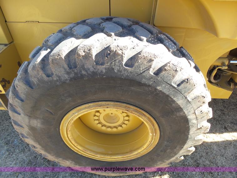 image for item J8298 1996 Caterpillar 928F wheel loader