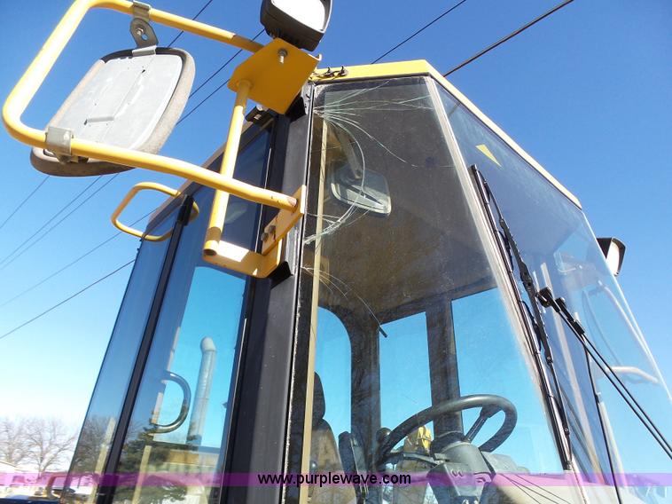 image for item J8298 1996 Caterpillar 928F wheel loader