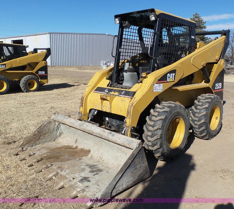 image for item J8299 2007 Caterpillar 252B skid steer