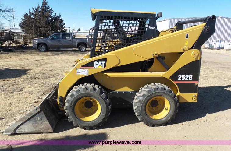 image for item J8299 2007 Caterpillar 252B skid steer