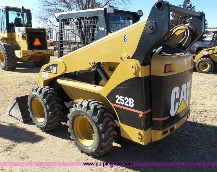 image for item J8299 2007 Caterpillar 252B skid steer