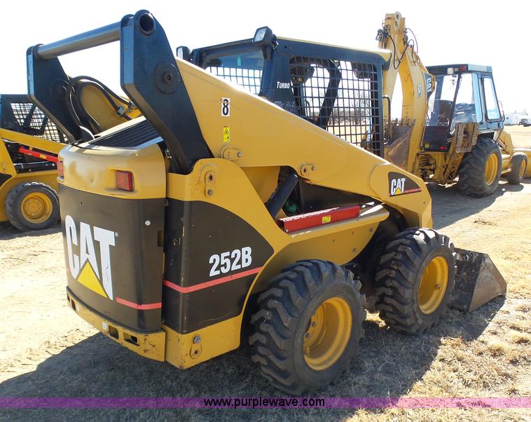 image for item J8299 2007 Caterpillar 252B skid steer