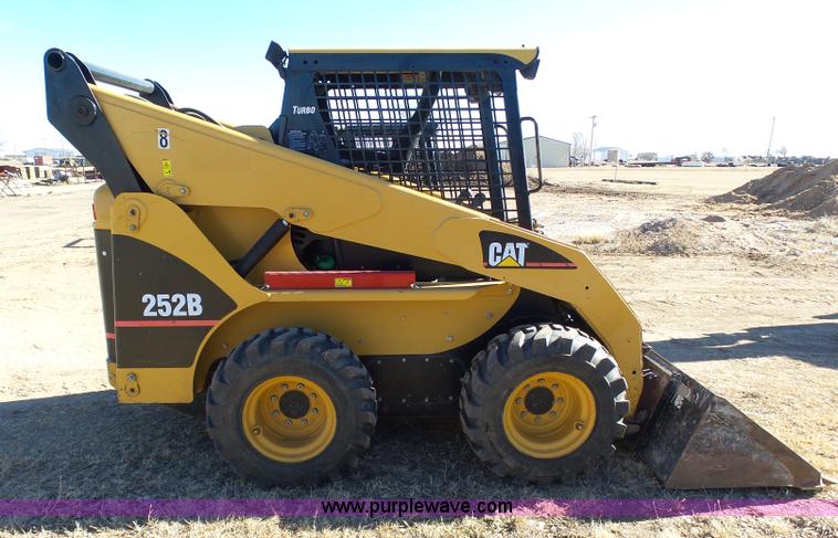 image for item J8299 2007 Caterpillar 252B skid steer