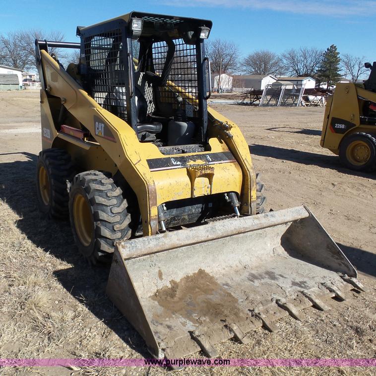 image for item J8299 2007 Caterpillar 252B skid steer