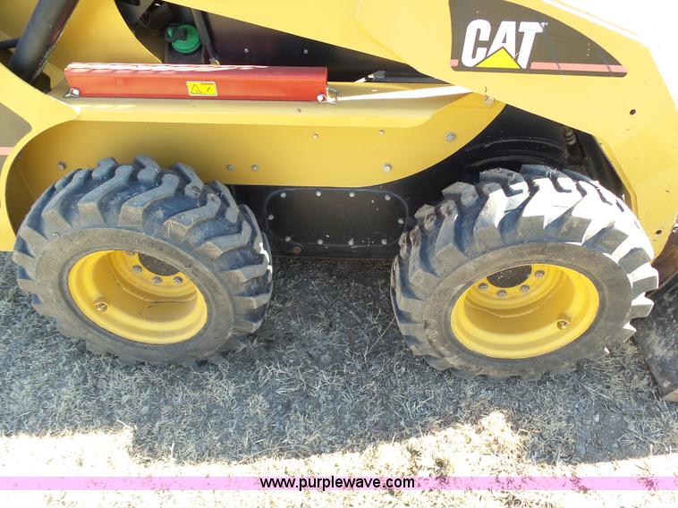 image for item J8299 2007 Caterpillar 252B skid steer