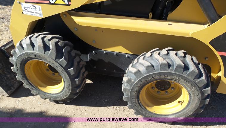 image for item J8299 2007 Caterpillar 252B skid steer