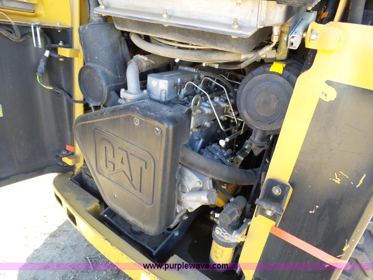 image for item J8299 2007 Caterpillar 252B skid steer