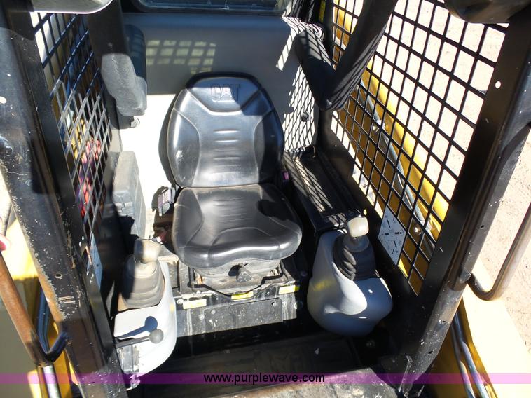 image for item J8299 2007 Caterpillar 252B skid steer