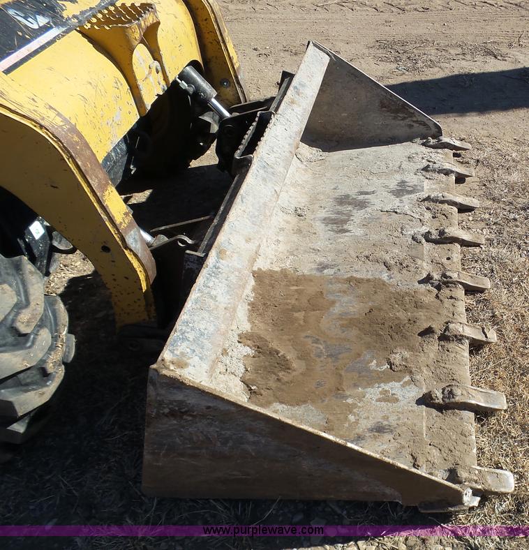 image for item J8299 2007 Caterpillar 252B skid steer