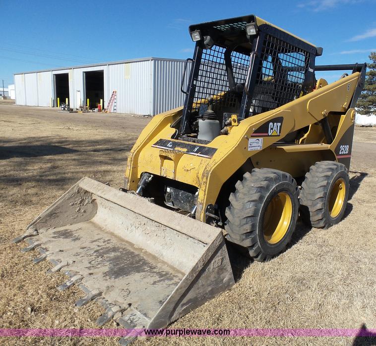image for item J8300 2007 Caterpillar 252B skid steer