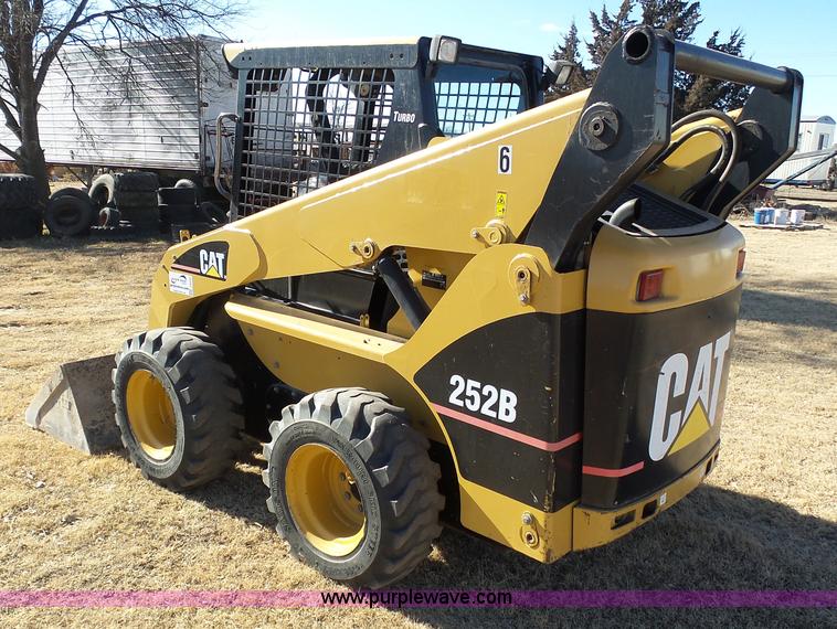 image for item J8300 2007 Caterpillar 252B skid steer