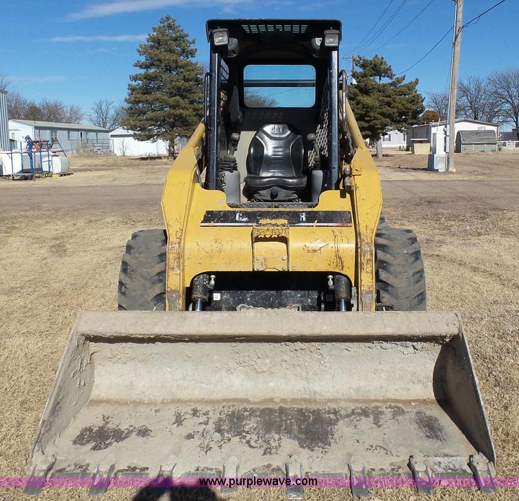 image for item J8300 2007 Caterpillar 252B skid steer