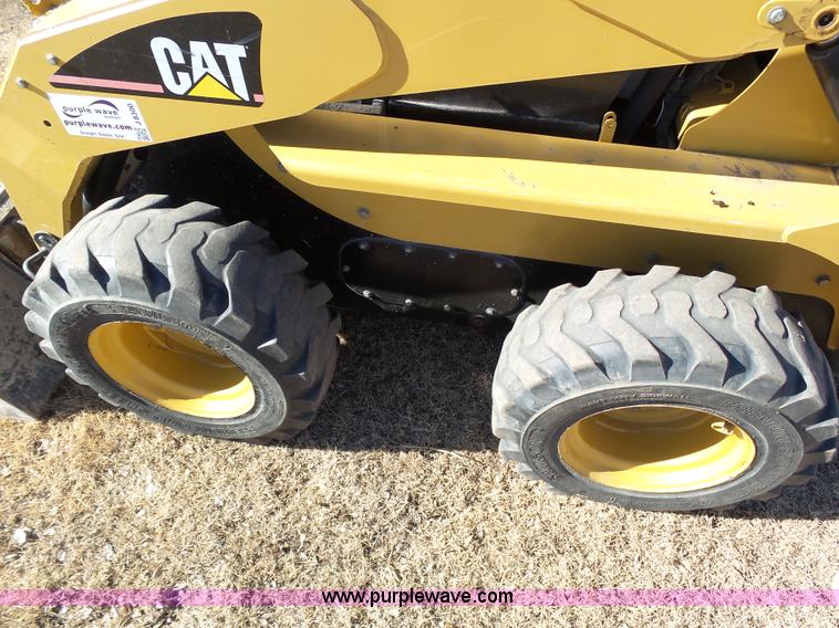 image for item J8300 2007 Caterpillar 252B skid steer