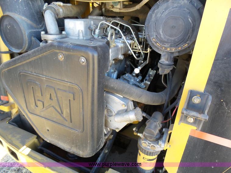 image for item J8300 2007 Caterpillar 252B skid steer