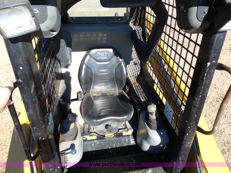 image for item J8300 2007 Caterpillar 252B skid steer