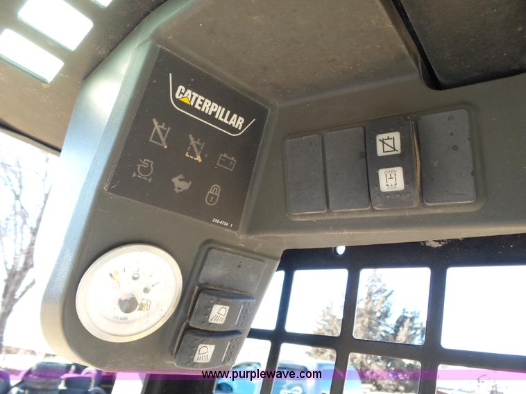 image for item J8300 2007 Caterpillar 252B skid steer