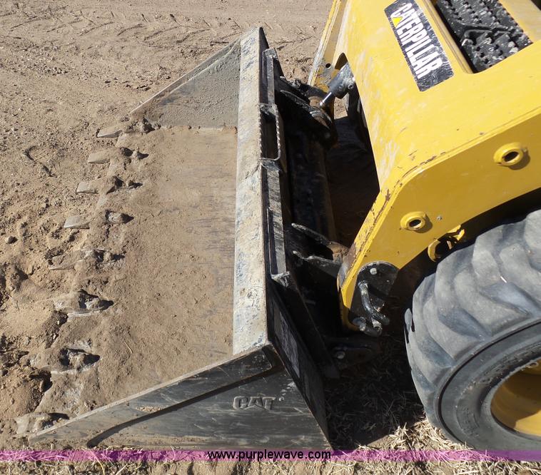 image for item J8301 2012 Caterpillar 226B3 skid steer