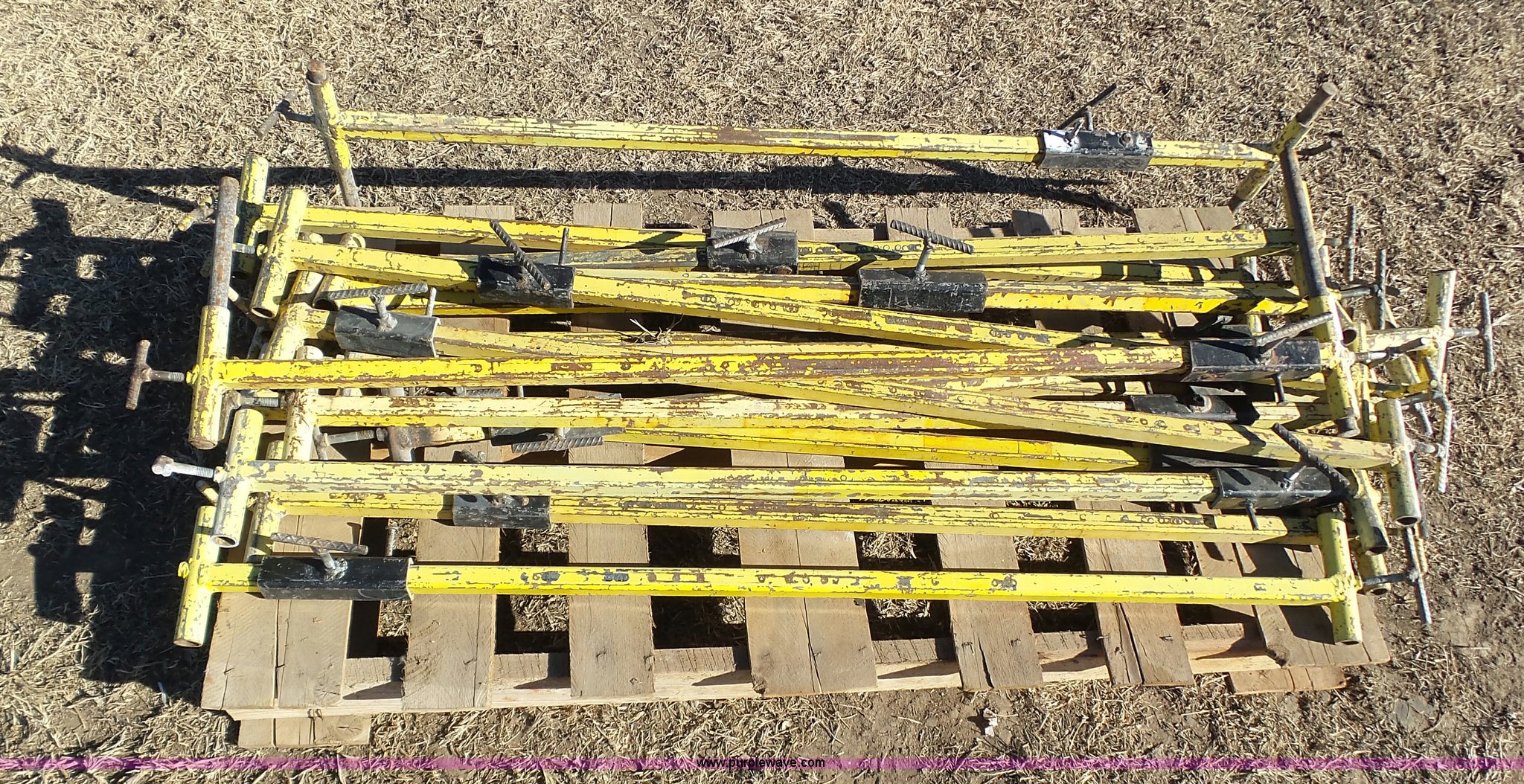 Assorted items in Hugoton, KS | Item J6820 sold | Purple Wave