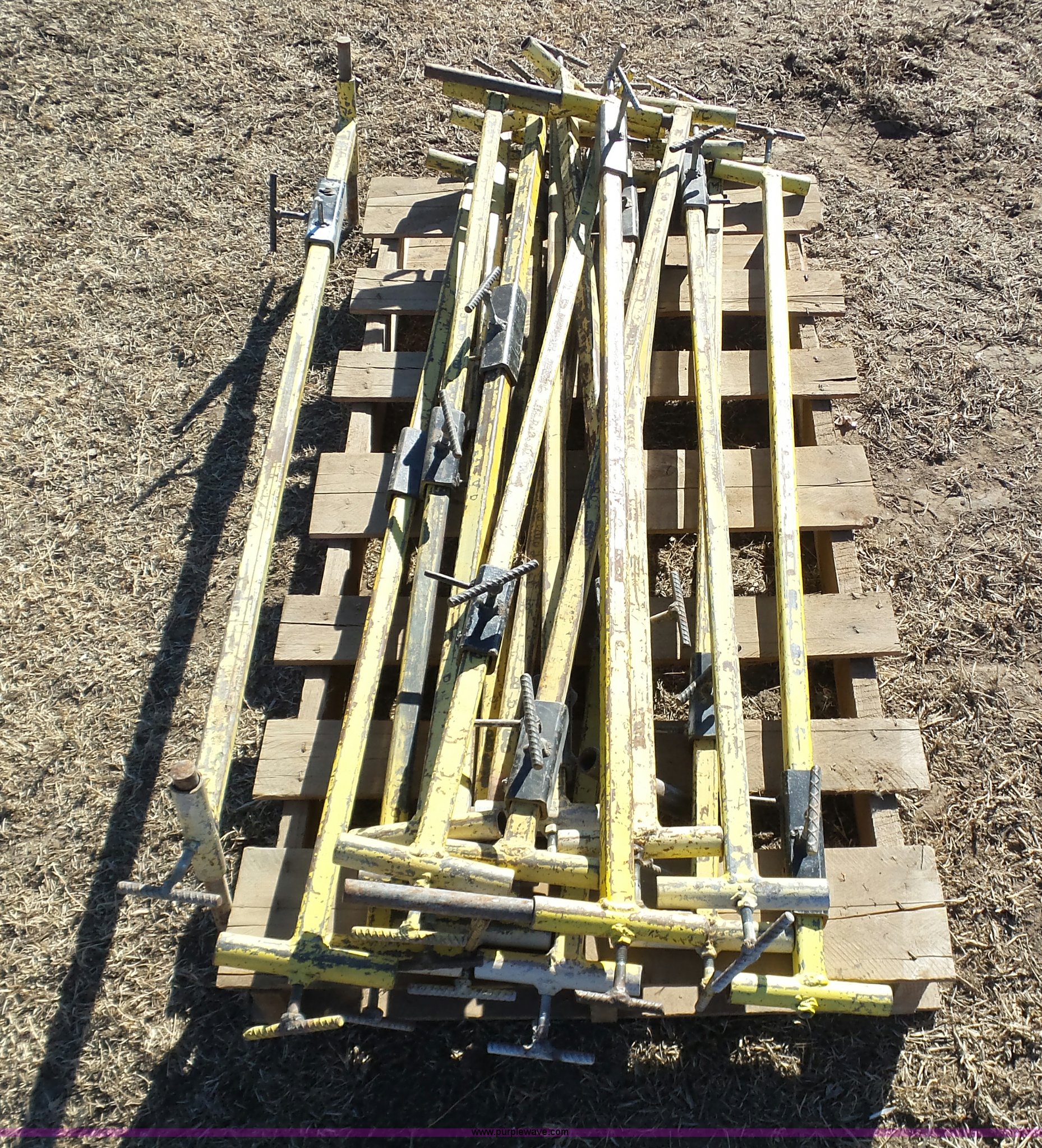 Assorted items in Hugoton, KS | Item J6820 sold | Purple Wave