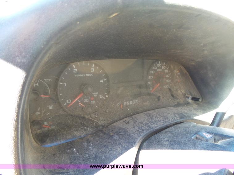 image for item AQ9722 2006 Ford F250 Super Duty Crew Cab pickup truck cab and chassis