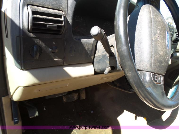 image for item AQ9722 2006 Ford F250 Super Duty Crew Cab pickup truck cab and chassis