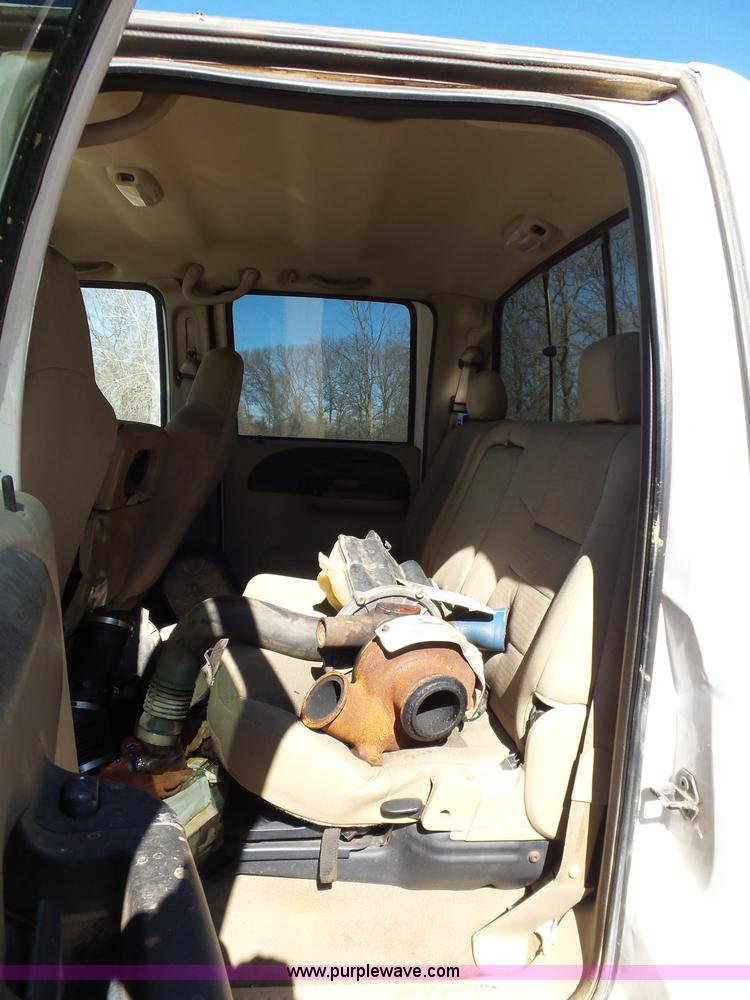 image for item AQ9722 2006 Ford F250 Super Duty Crew Cab pickup truck cab and chassis