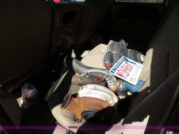 image for item AQ9722 2006 Ford F250 Super Duty Crew Cab pickup truck cab and chassis