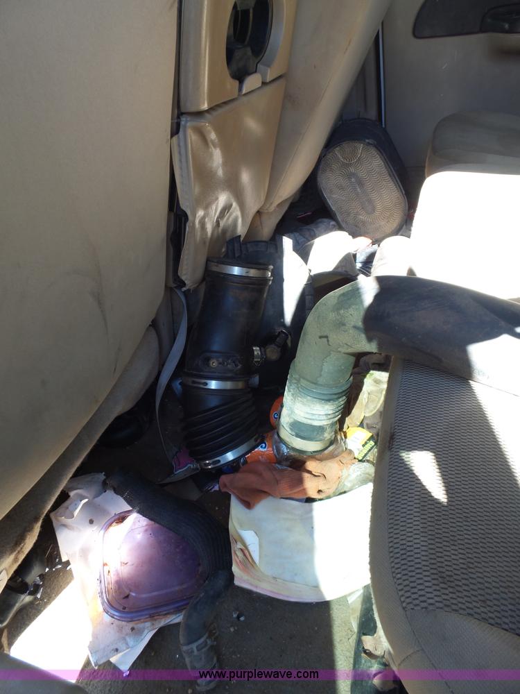 image for item AQ9722 2006 Ford F250 Super Duty Crew Cab pickup truck cab and chassis