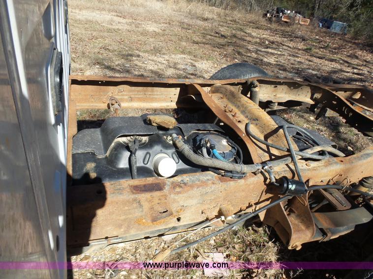 image for item AQ9722 2006 Ford F250 Super Duty Crew Cab pickup truck cab and chassis