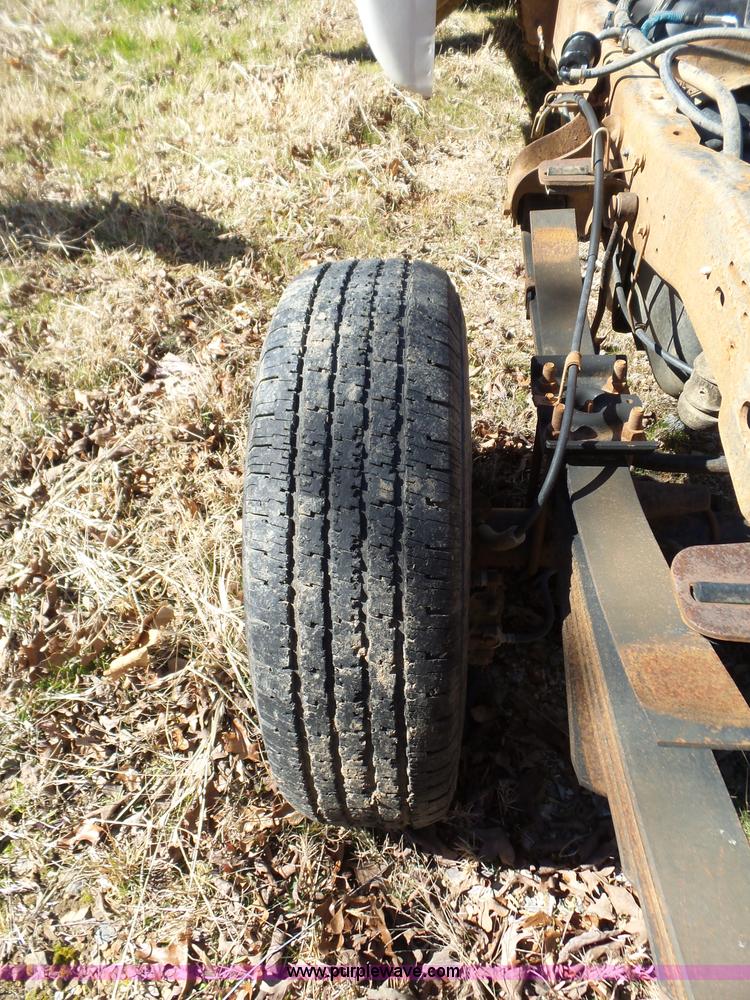 image for item AQ9722 2006 Ford F250 Super Duty Crew Cab pickup truck cab and chassis