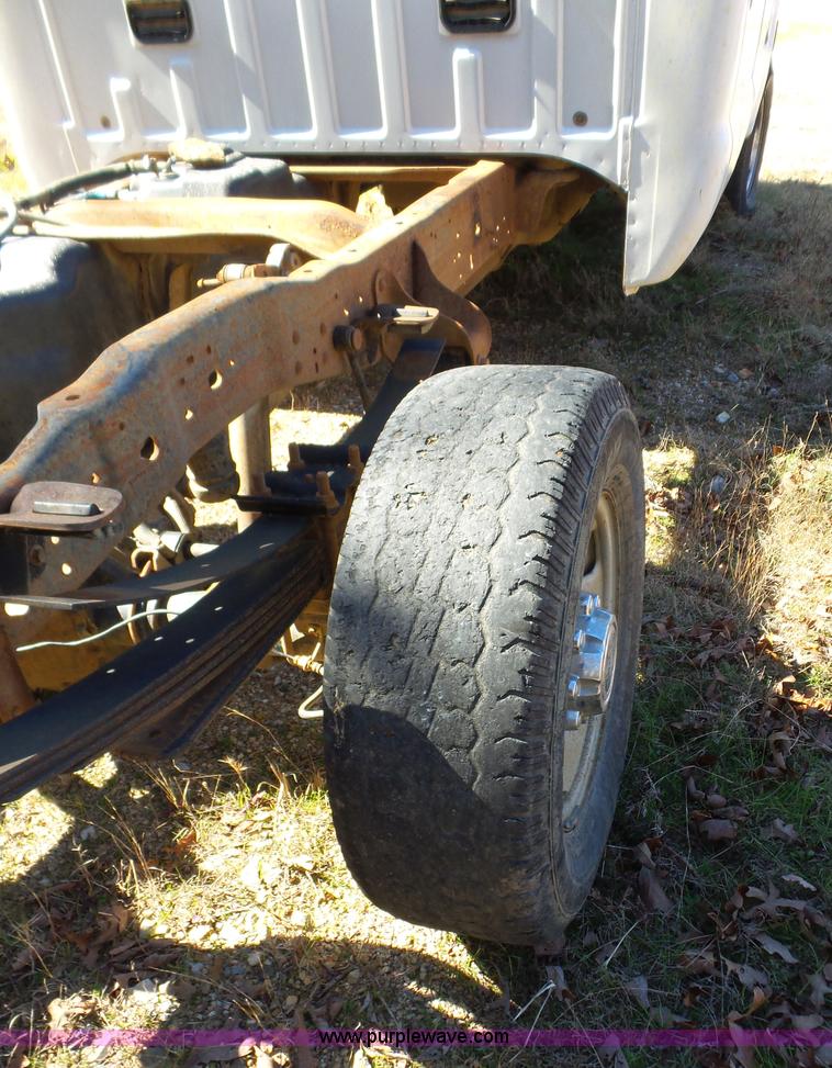 image for item AQ9722 2006 Ford F250 Super Duty Crew Cab pickup truck cab and chassis