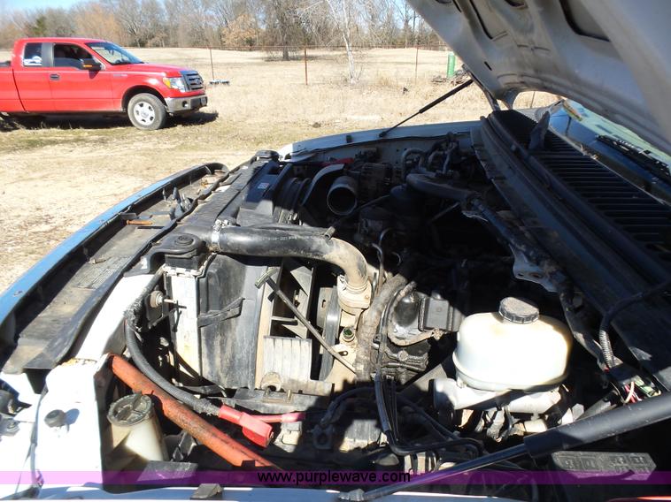 image for item AQ9722 2006 Ford F250 Super Duty Crew Cab pickup truck cab and chassis