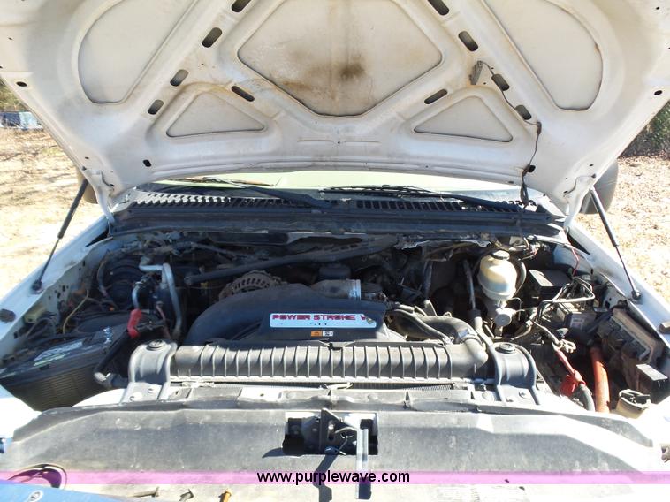 image for item AQ9722 2006 Ford F250 Super Duty Crew Cab pickup truck cab and chassis