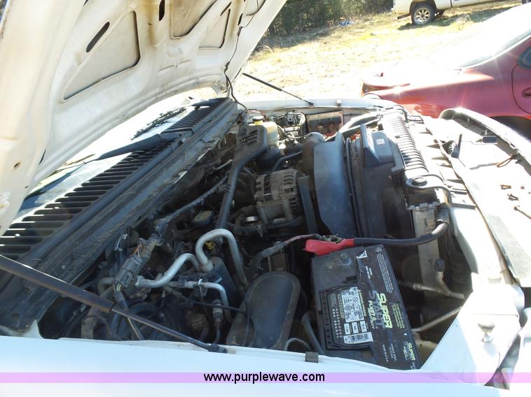 image for item AQ9722 2006 Ford F250 Super Duty Crew Cab pickup truck cab and chassis