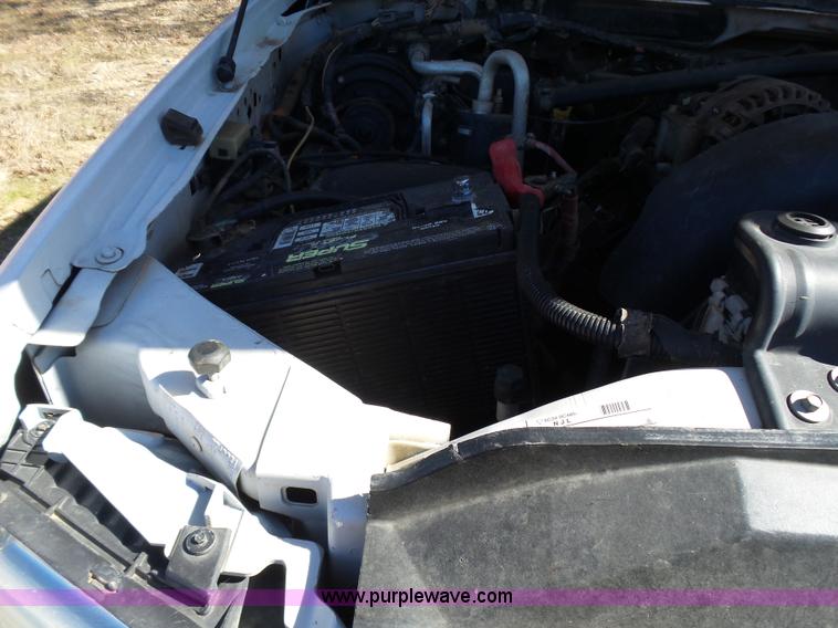 image for item AQ9722 2006 Ford F250 Super Duty Crew Cab pickup truck cab and chassis