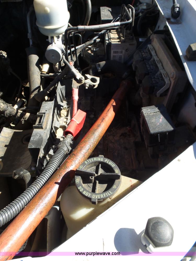 image for item AQ9722 2006 Ford F250 Super Duty Crew Cab pickup truck cab and chassis