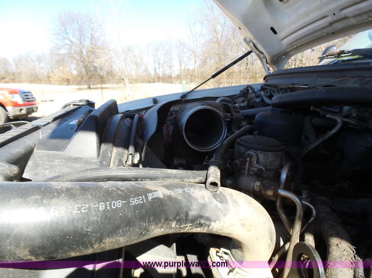 image for item AQ9722 2006 Ford F250 Super Duty Crew Cab pickup truck cab and chassis