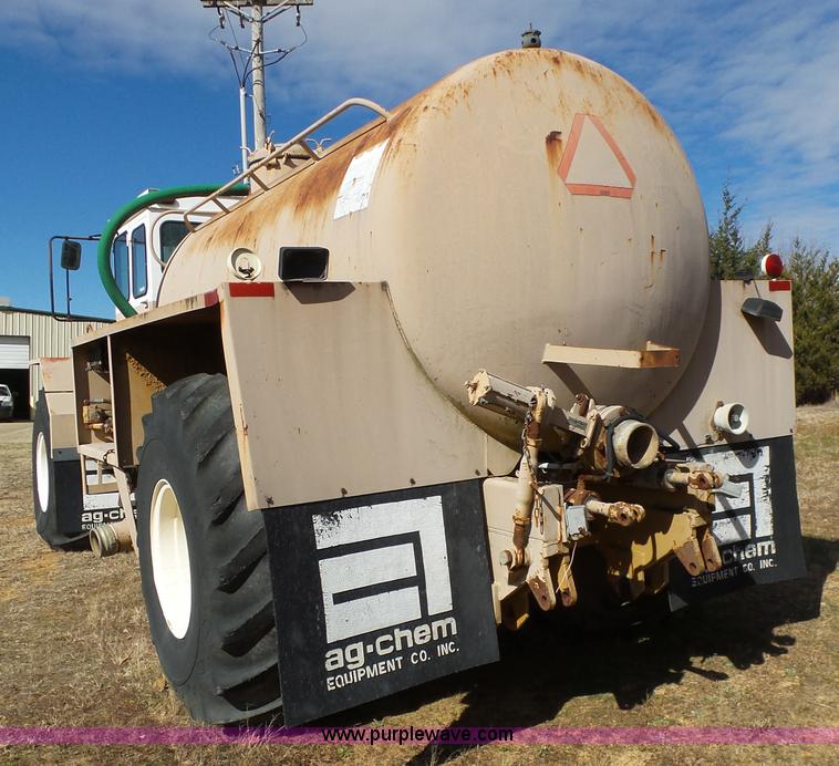 image for item AQ9723 Ag Gator Injactor 2004 self-propelled applicator