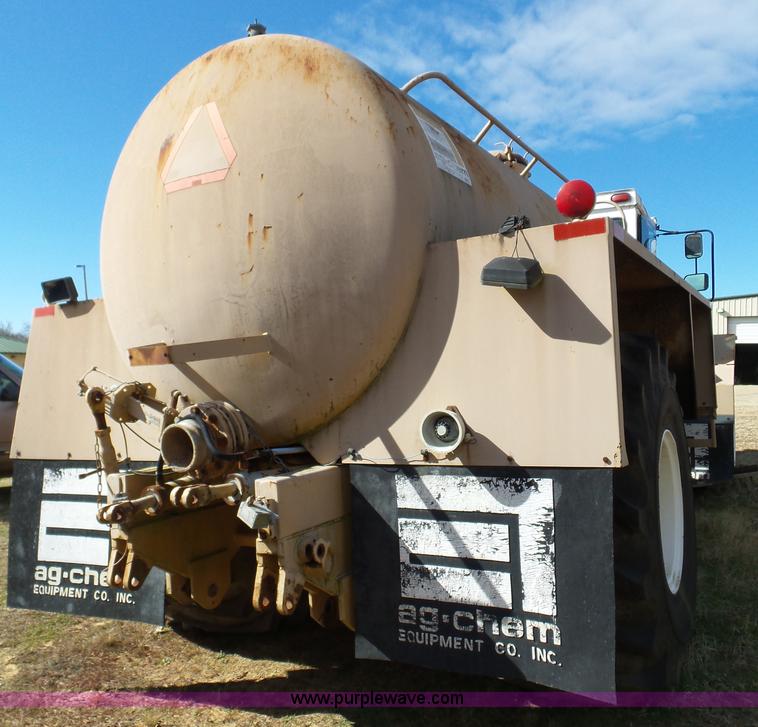 image for item AQ9723 Ag Gator Injactor 2004 self-propelled applicator