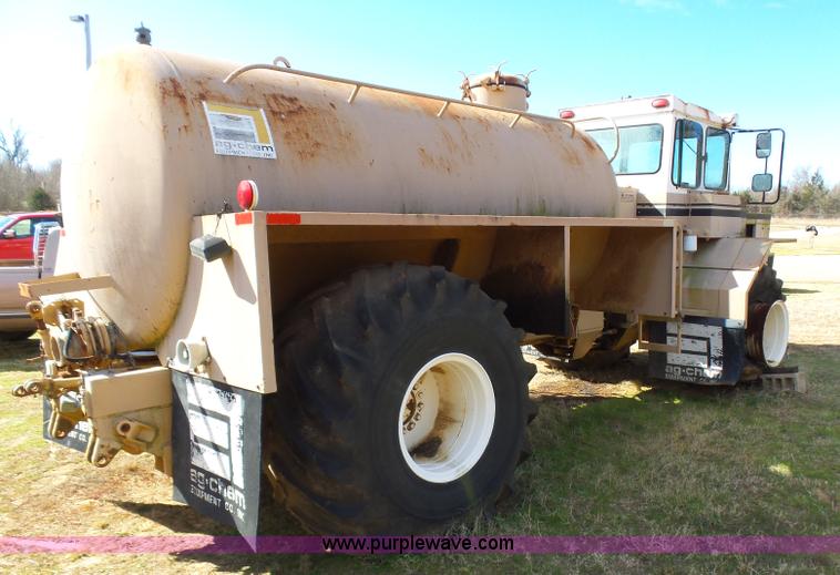 image for item AQ9723 Ag Gator Injactor 2004 self-propelled applicator