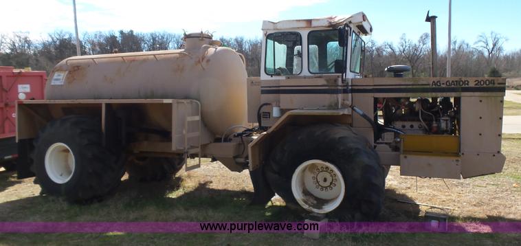 image for item AQ9723 Ag Gator Injactor 2004 self-propelled applicator