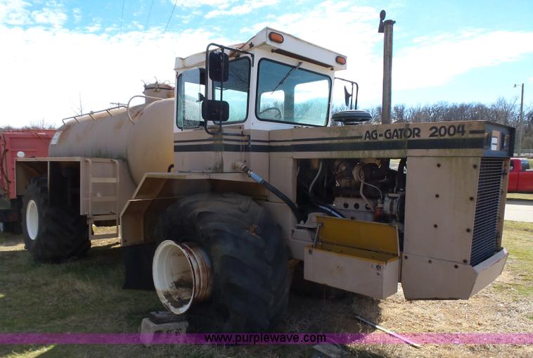 image for item AQ9723 Ag Gator Injactor 2004 self-propelled applicator