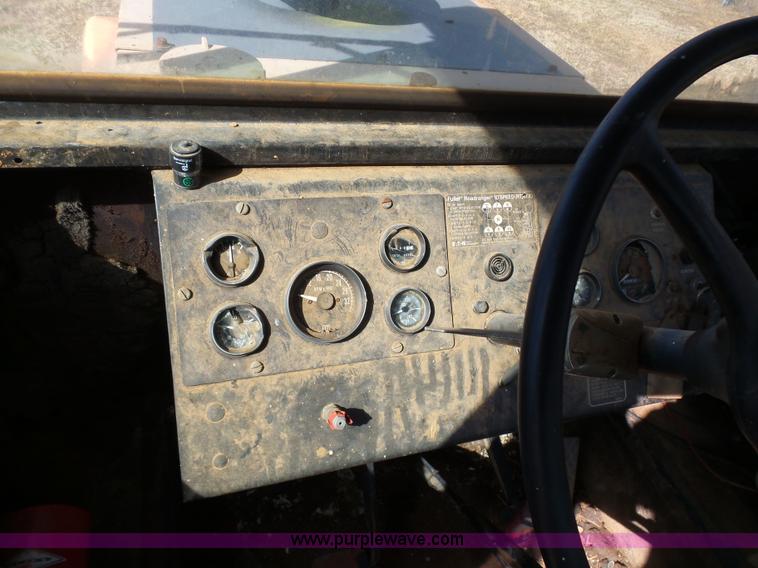 image for item AQ9723 Ag Gator Injactor 2004 self-propelled applicator