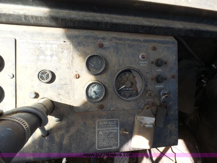 image for item AQ9723 Ag Gator Injactor 2004 self-propelled applicator