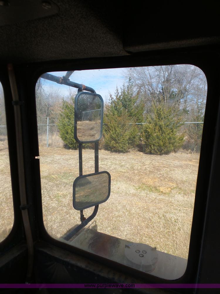 image for item AQ9723 Ag Gator Injactor 2004 self-propelled applicator