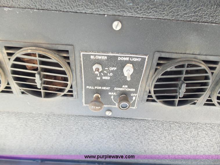 image for item AQ9723 Ag Gator Injactor 2004 self-propelled applicator