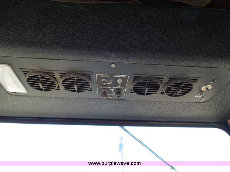 image for item AQ9723 Ag Gator Injactor 2004 self-propelled applicator