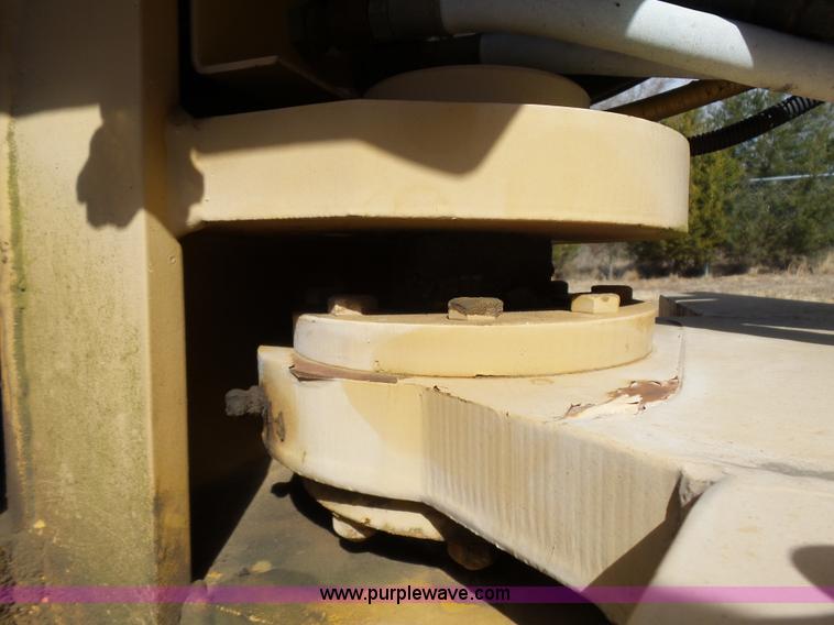 image for item AQ9723 Ag Gator Injactor 2004 self-propelled applicator